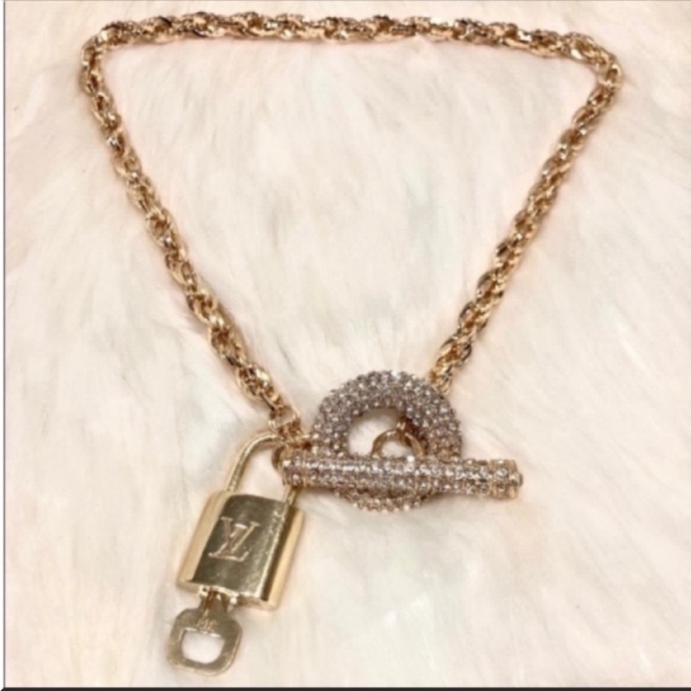 Louis Vuitton Lock and Key With Necklace - Picture 1 of 7